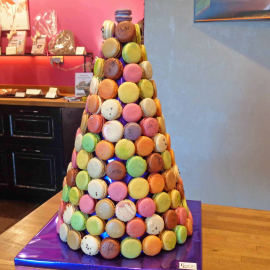 Cône de 160 macarons